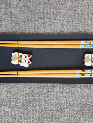 Juego de palillos de bambú y madera con estampado japonés