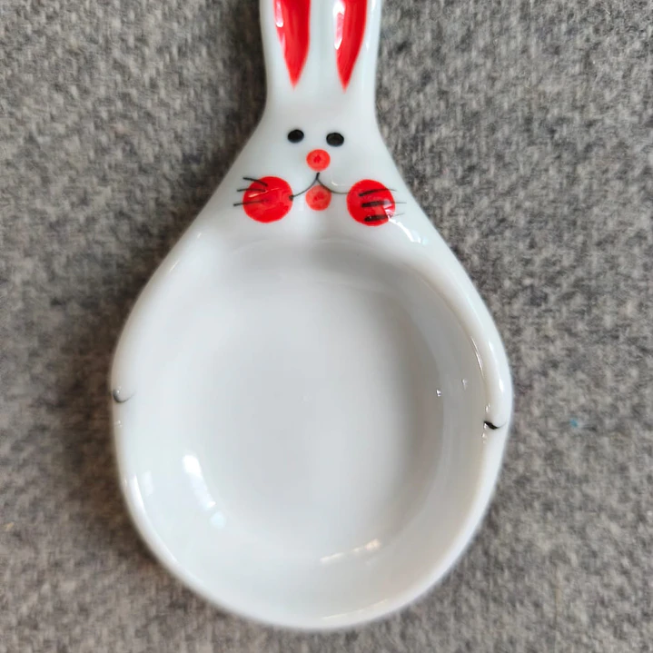 Plato pequeño de cerámica con forma de conejo 3