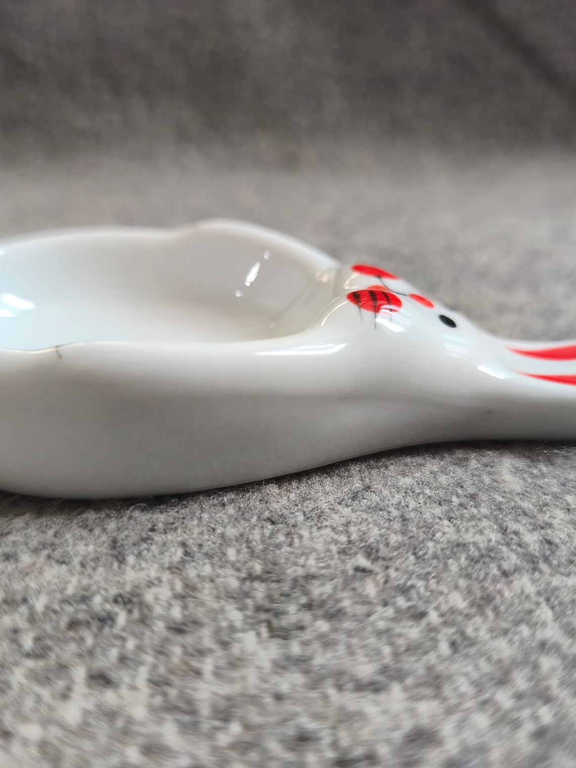 Plato pequeño de cerámica con forma de conejo 4