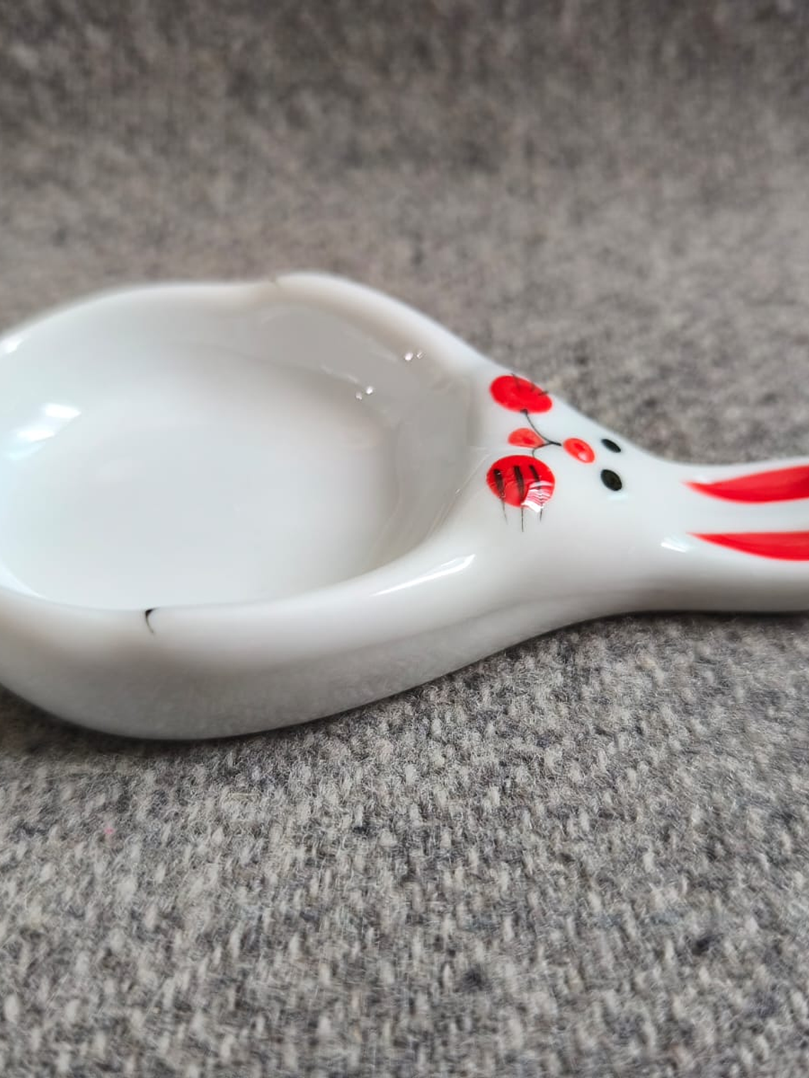 Plato pequeño de cerámica con forma de conejo 2