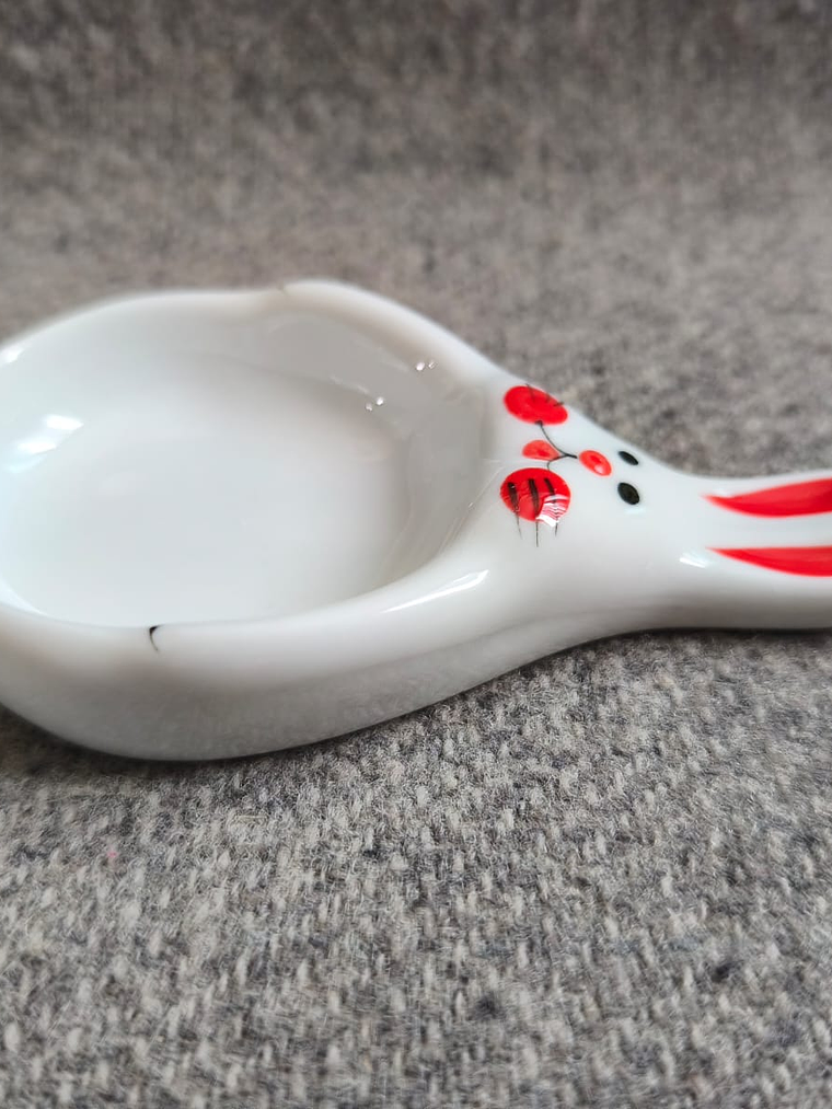 Plato pequeño de cerámica con forma de conejo 2