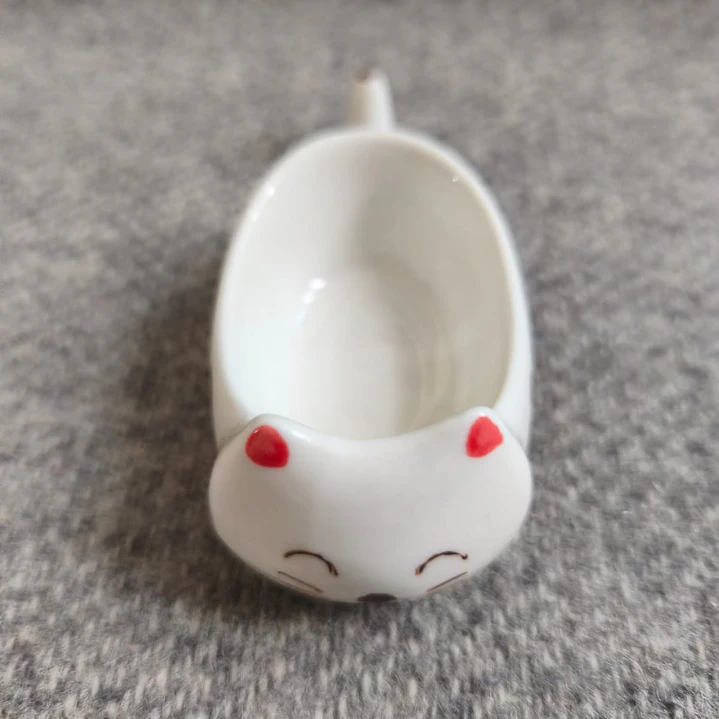 Plato pequeño de cerámica con forma de gato 3