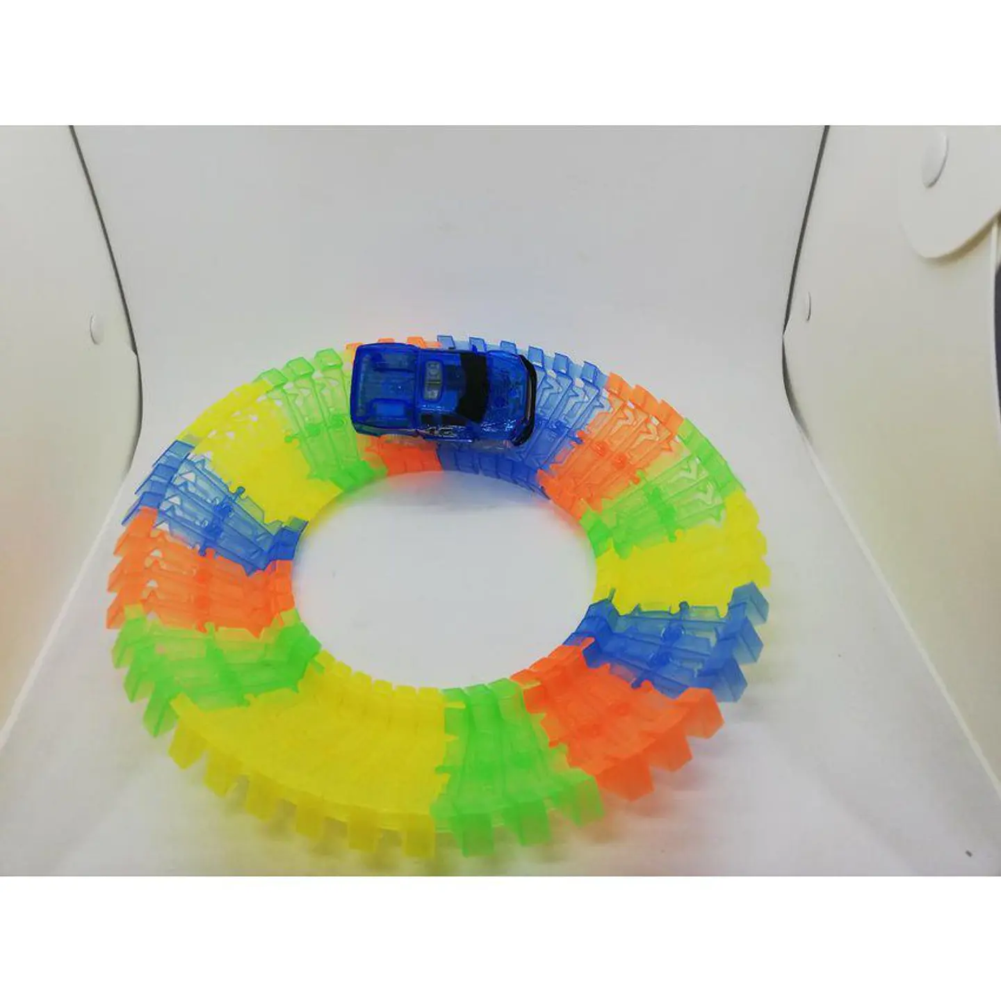 Magic track carro luz pista 49 piezas juguete niños 3