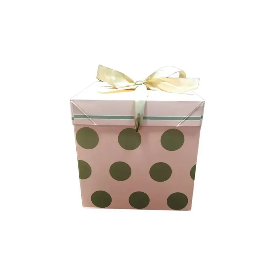 Caja de regalo 15x 15cm rosada empacar regalos 1