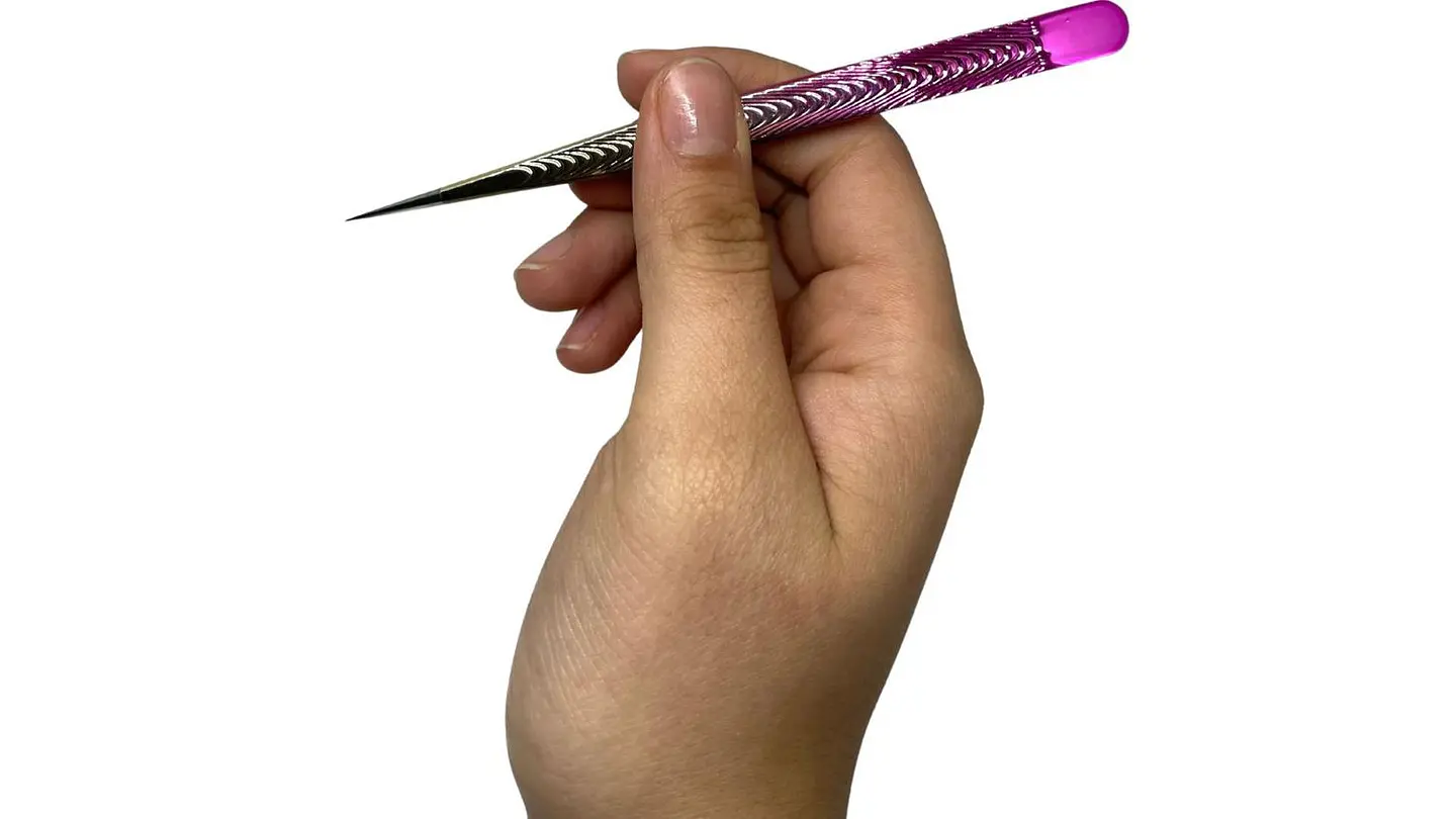 Pinza recta en color rosado con dorado ideal para unas pestañas perfectas 2