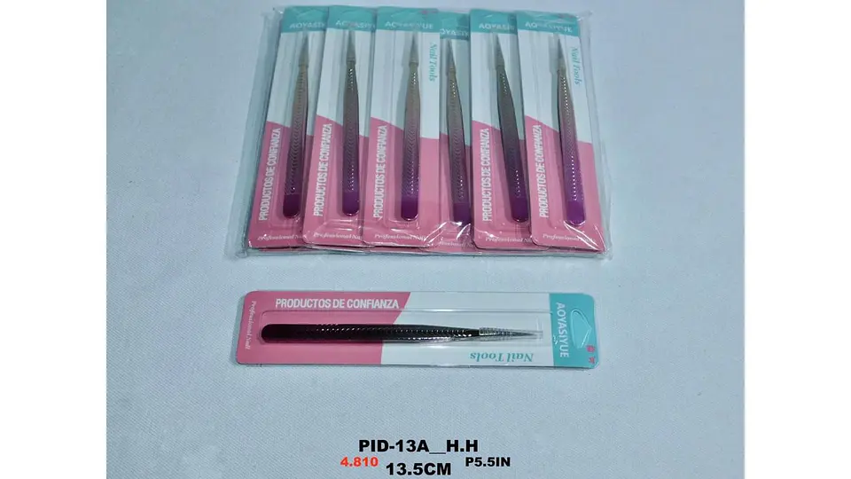 Pinza recta en color rosado con dorado ideal para unas pestañas perfectas 5