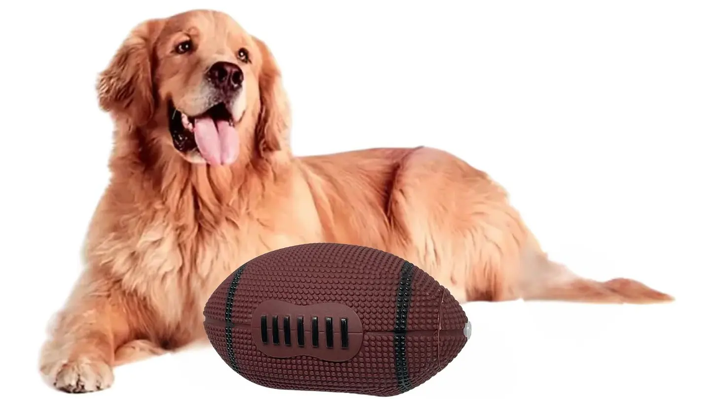 Balón Futbol Americano Para Perros De Hule En Café Mediano 1
