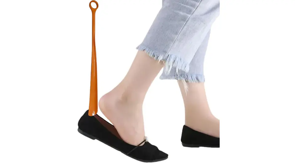 Calzador para poner zapatos fácilmente en colores tierra 2