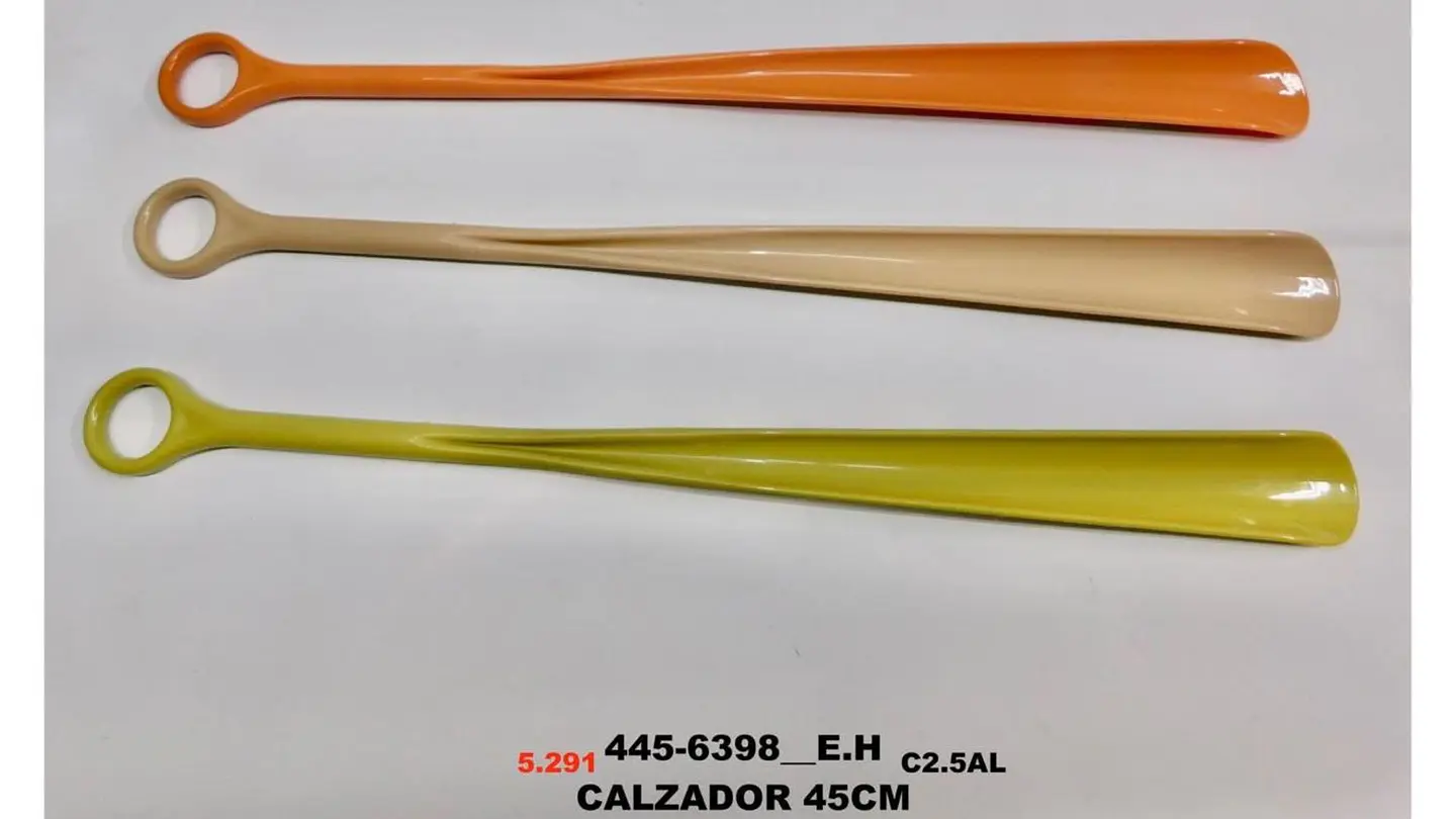 Calzador para poner zapatos fácilmente en colores tierra 5