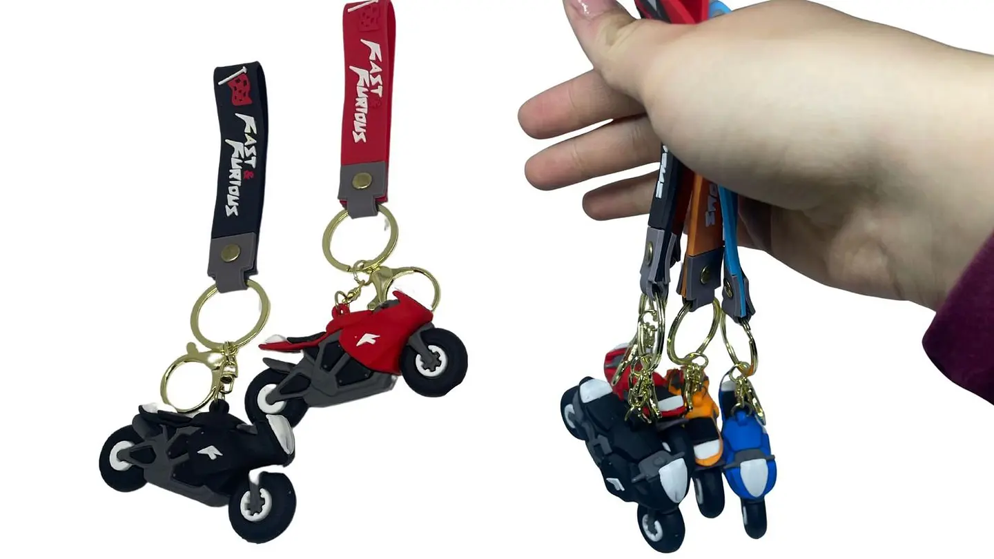 Llavero en forma de motocicleta de goma X1 unidad, 4 colores 2