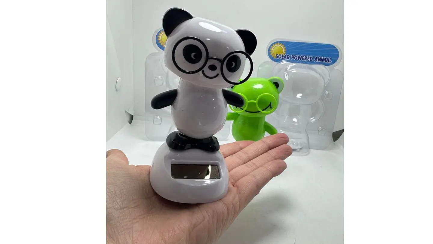 Figura solar decorativa de panda o rana con cabeza móvil 3