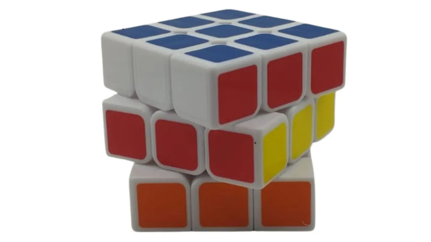 Cubo Rubik 3x3 Fondo Blanco 7 cm 2