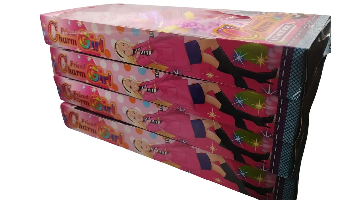 Muñeca con vestidos intercambiables Charm Girl 6