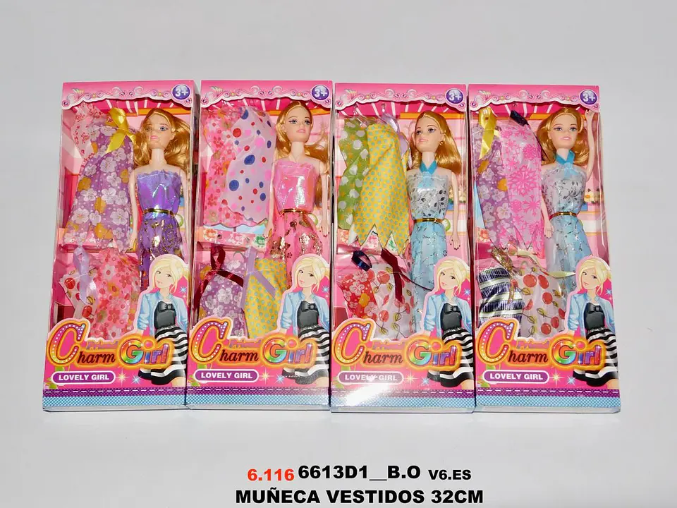 Muñeca con vestidos intercambiables Charm Girl 7
