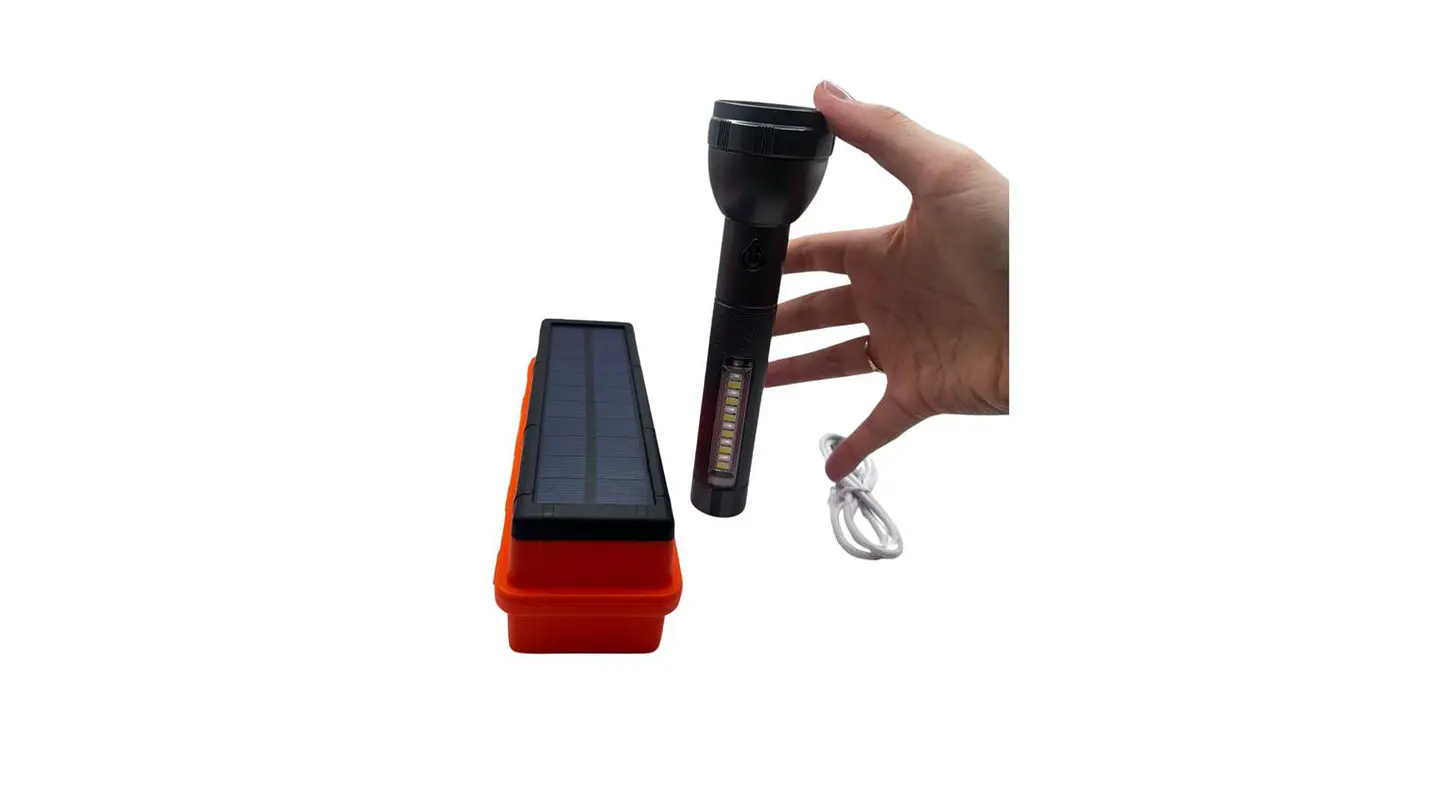 Linterna LED Recargable con Estuche Solar Naranja Resistente 1