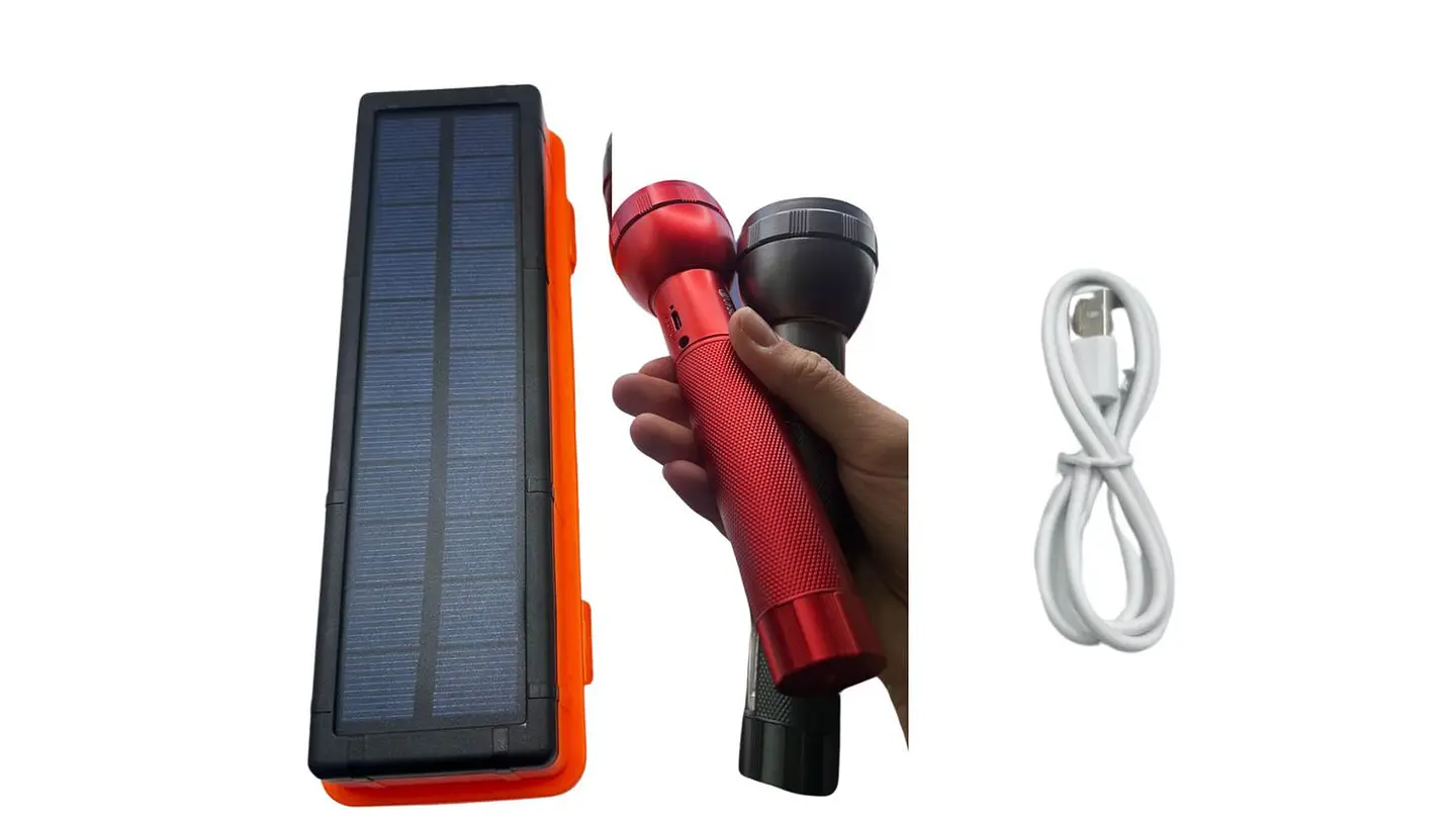 Linterna LED Recargable con Estuche Solar Naranja Resistente 4