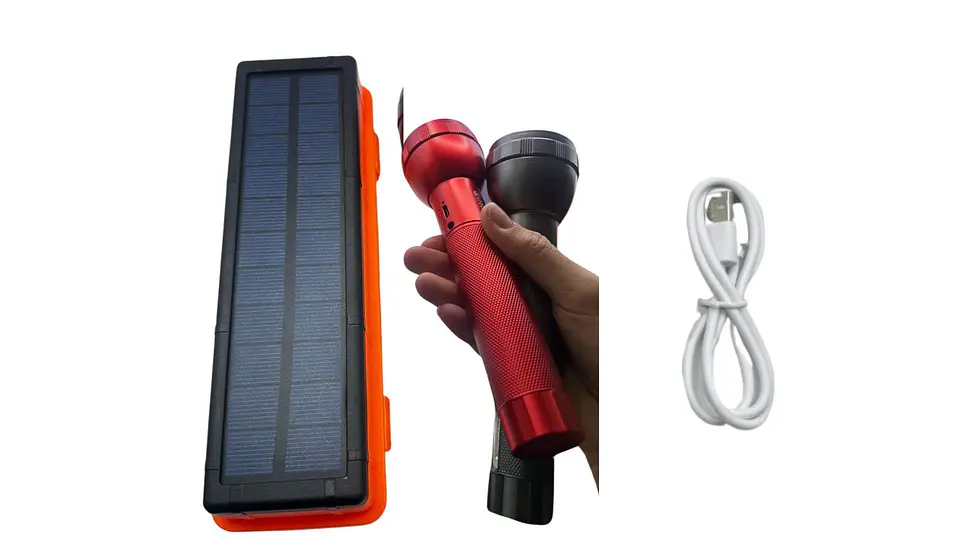 Linterna LED Recargable con Estuche Solar Naranja Resistente 4