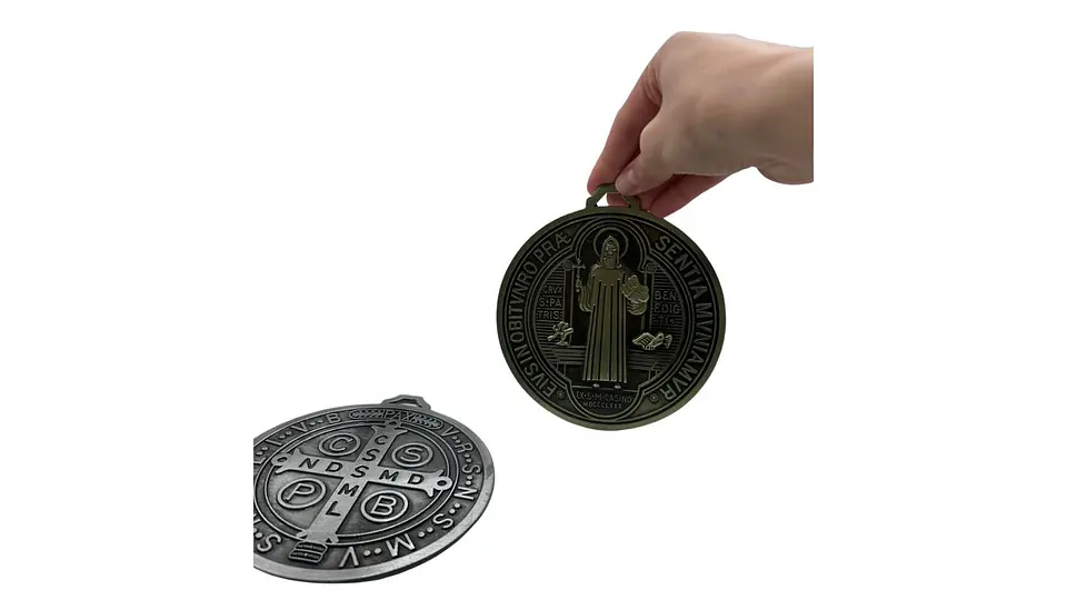 Medalla de San Benito Protección Espiritual Diseño Elegante 4