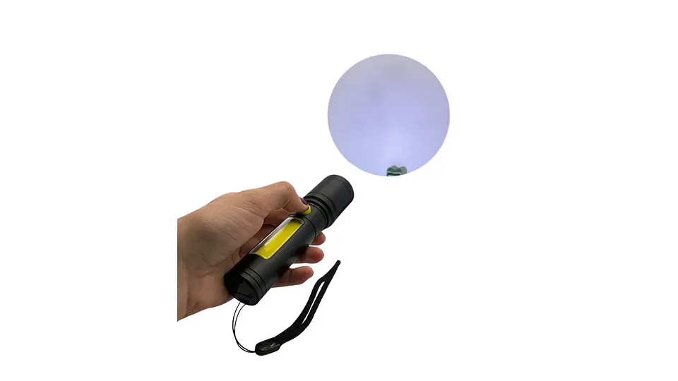 Linterna LED Recargable USB Con Estuche Protector 6