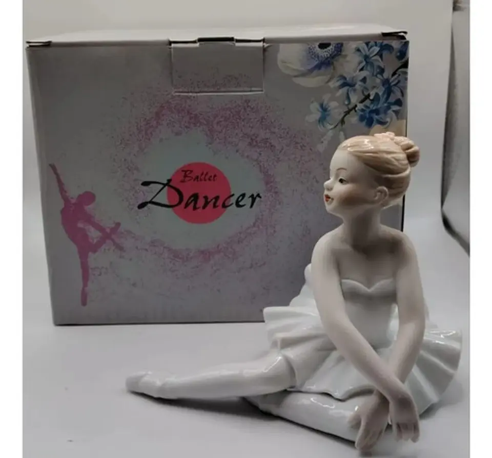 Figura Artística De Bailarina En Porcelana Blanca Premium 5