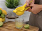 Exprimidor Manual De Cítricos Limón Naranja Plástico Resistente - Miniatura 4
