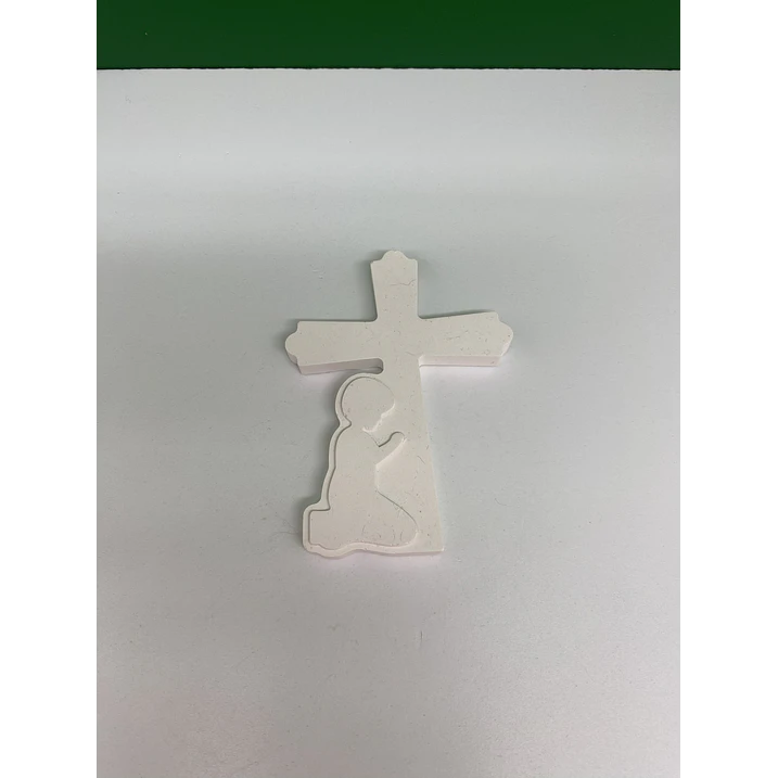 Cruz com Menino (a)  em Oração em Gesso Perfumado 3
