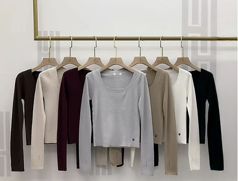 Blusa malha fina decote quadrado