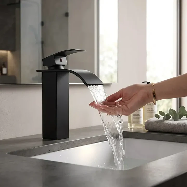  Grifería Monomando Lavamanos Cascada Negro Mate | MCasa 4