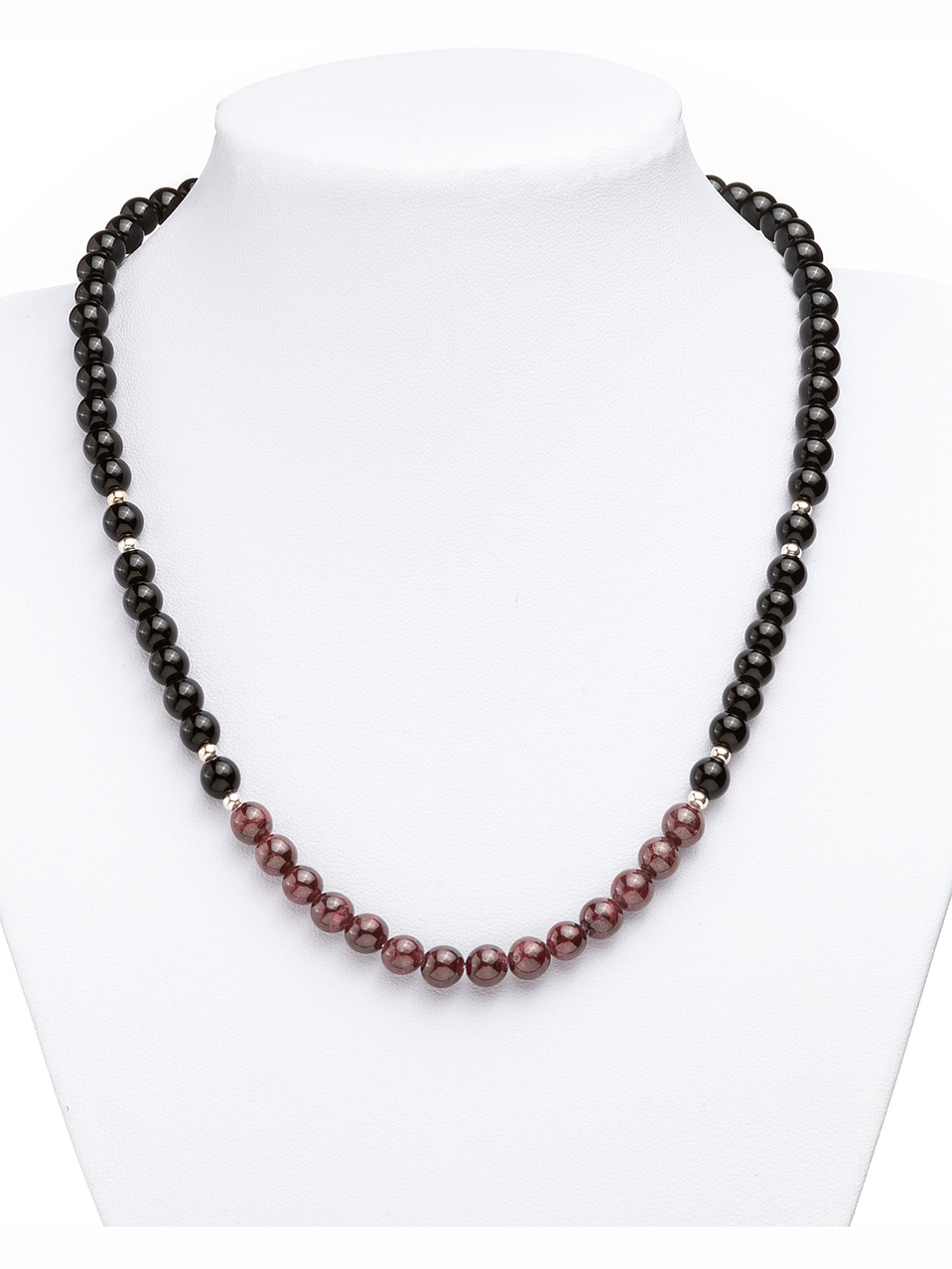 Collar de ónix, granate y detalles de plata 4