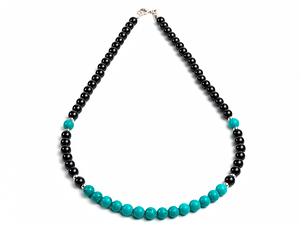 Collar de ónix, turquesa y detalles de plata