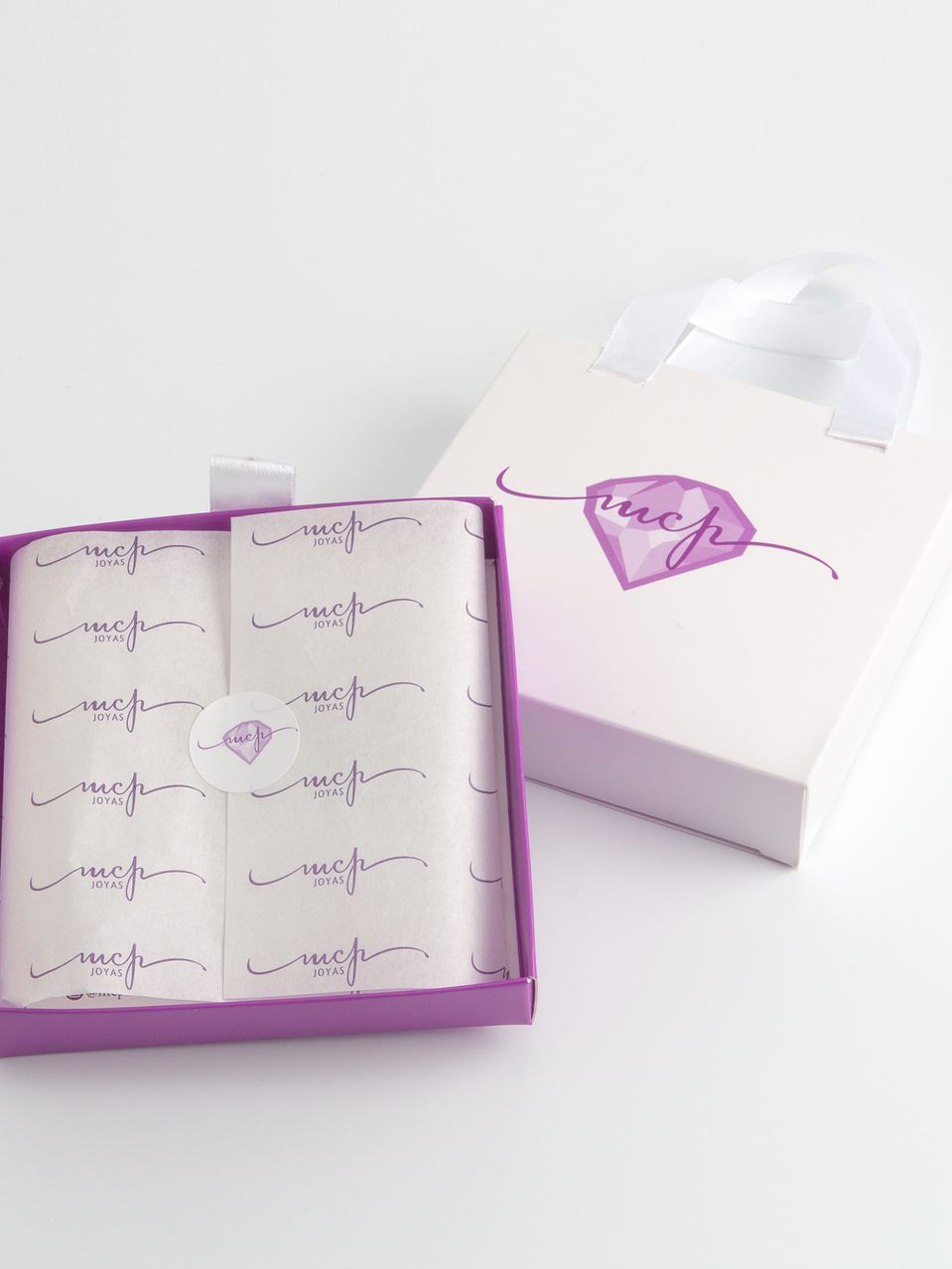 Pulsera hilo rojo regulable y trébol de cuatro hojas de plata 2