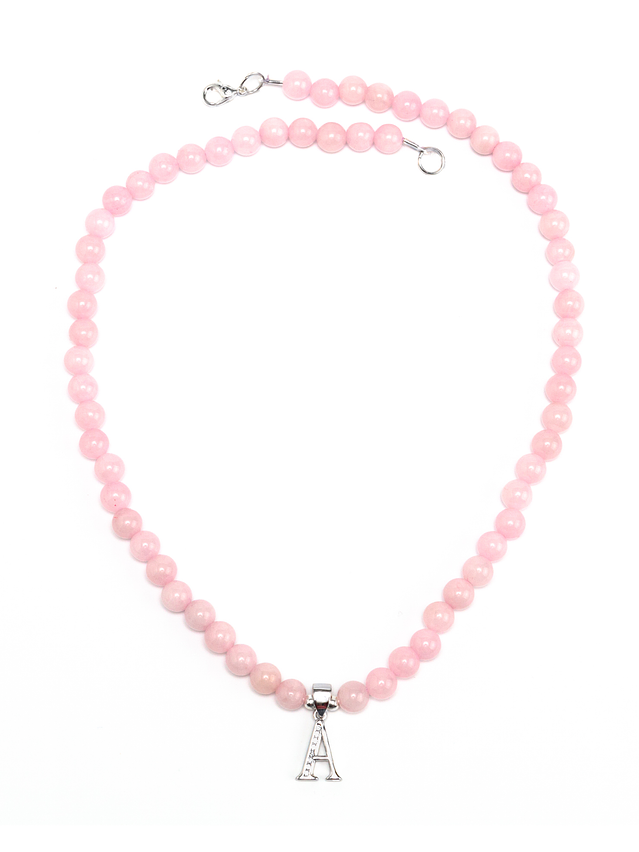 Collar de piedras cuarzo rosa e inicial de plata 2