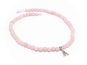 Collar de piedras cuarzo rosa e inicial de plata