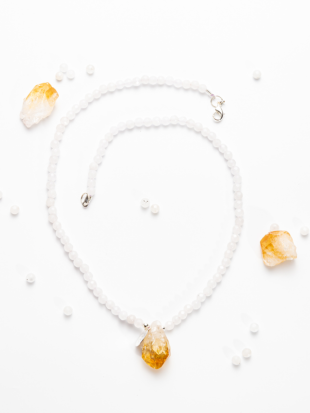Collar de piedras cuarzo blanco y colgante citrino 2