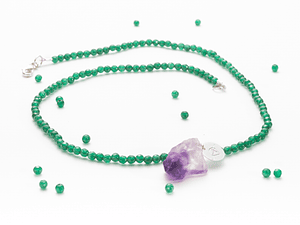 Collar de piedras ágata verde y colgante amatista