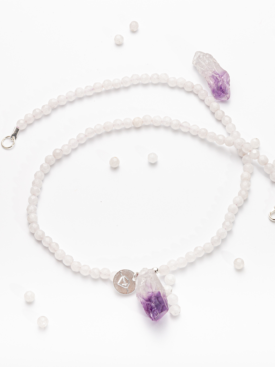 Collar de piedras cuarzo blanco y colgante amatista 1