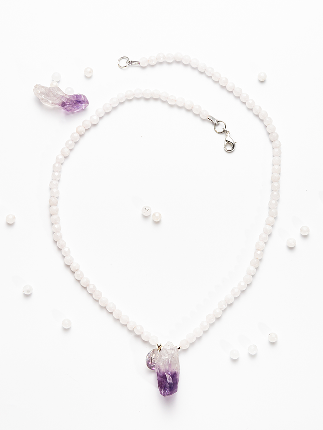 Collar de piedras cuarzo blanco y colgante amatista 2