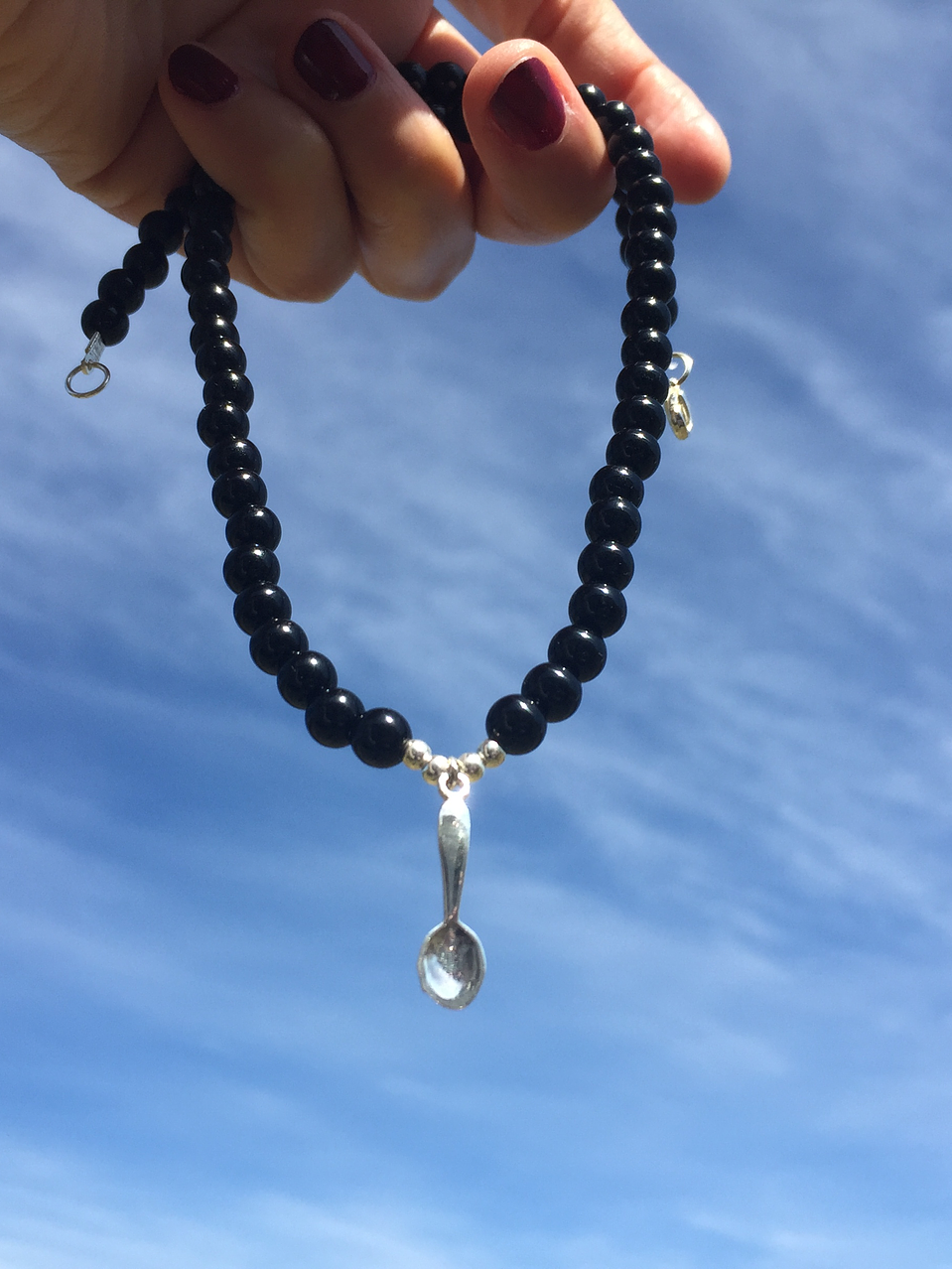 Collar de piedras ónix y dije de plata 2