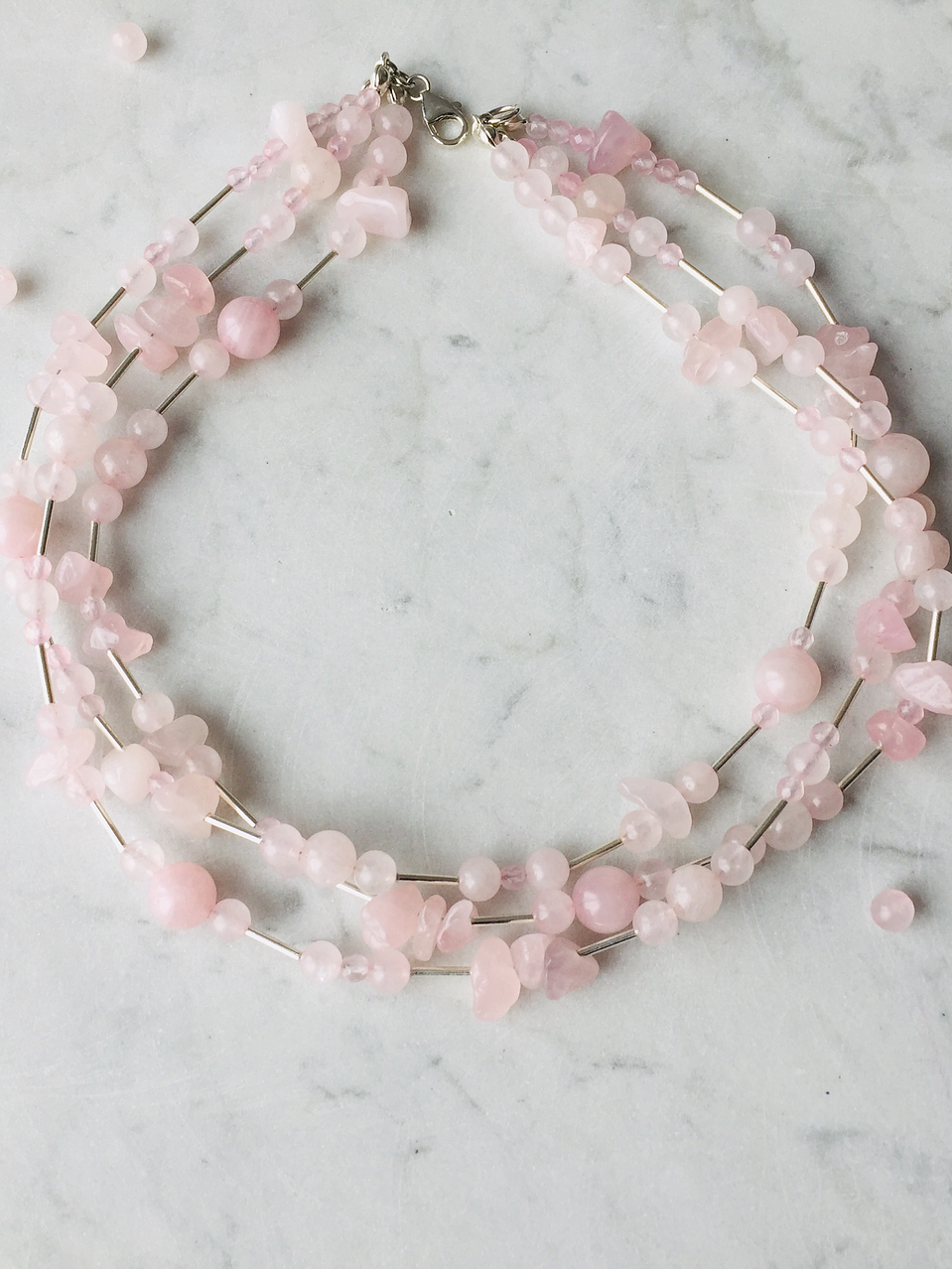 Collar triple de piedras cuarzo rosa y plata 950 3