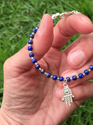 Pulsera mano de Fátima y lapislazuli