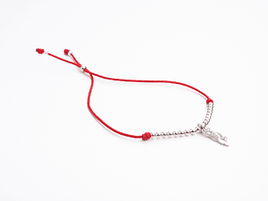 Pulsera de hilo regulable con dije y bolitas de plata