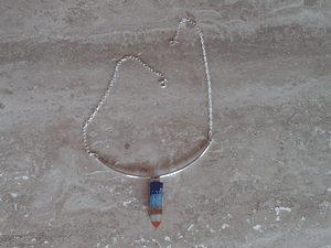 Collar de plata con punta de piedras de los 7 chakras