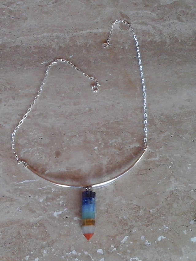 Collar de plata con punta de piedras de los 7 chakras 1