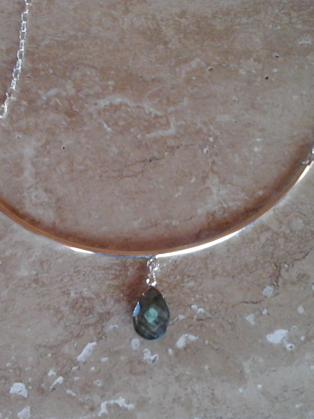 Collar de plata con gota de labradorita facetada 1