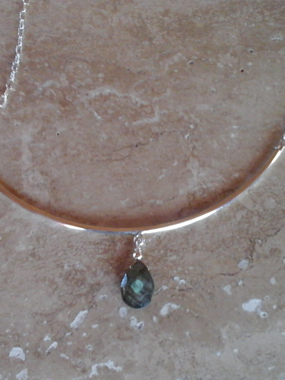 Collar de plata con gota de labradorita facetada 1