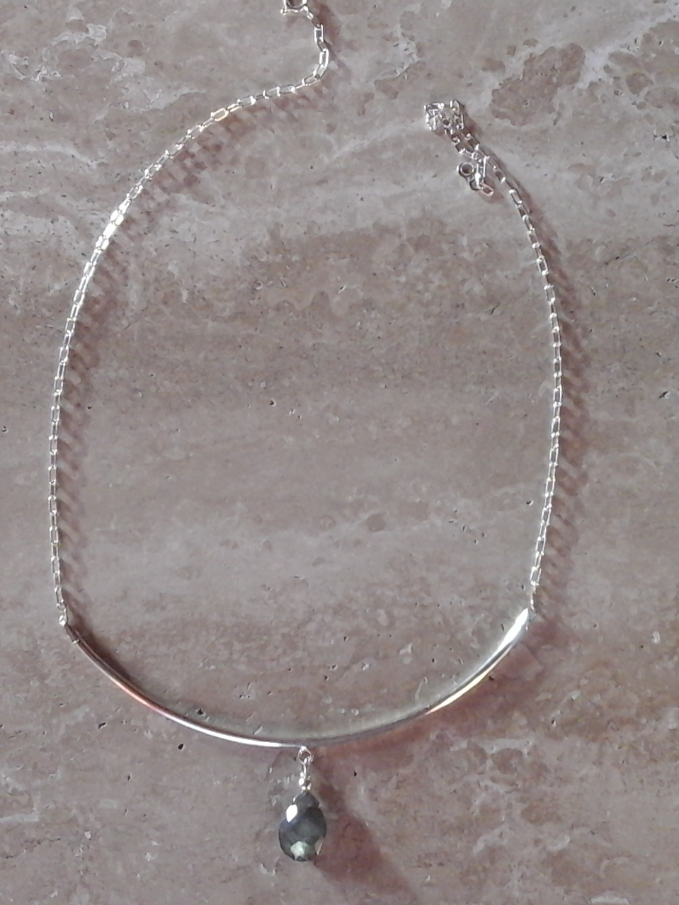 Collar de plata con gota de labradorita facetada 3