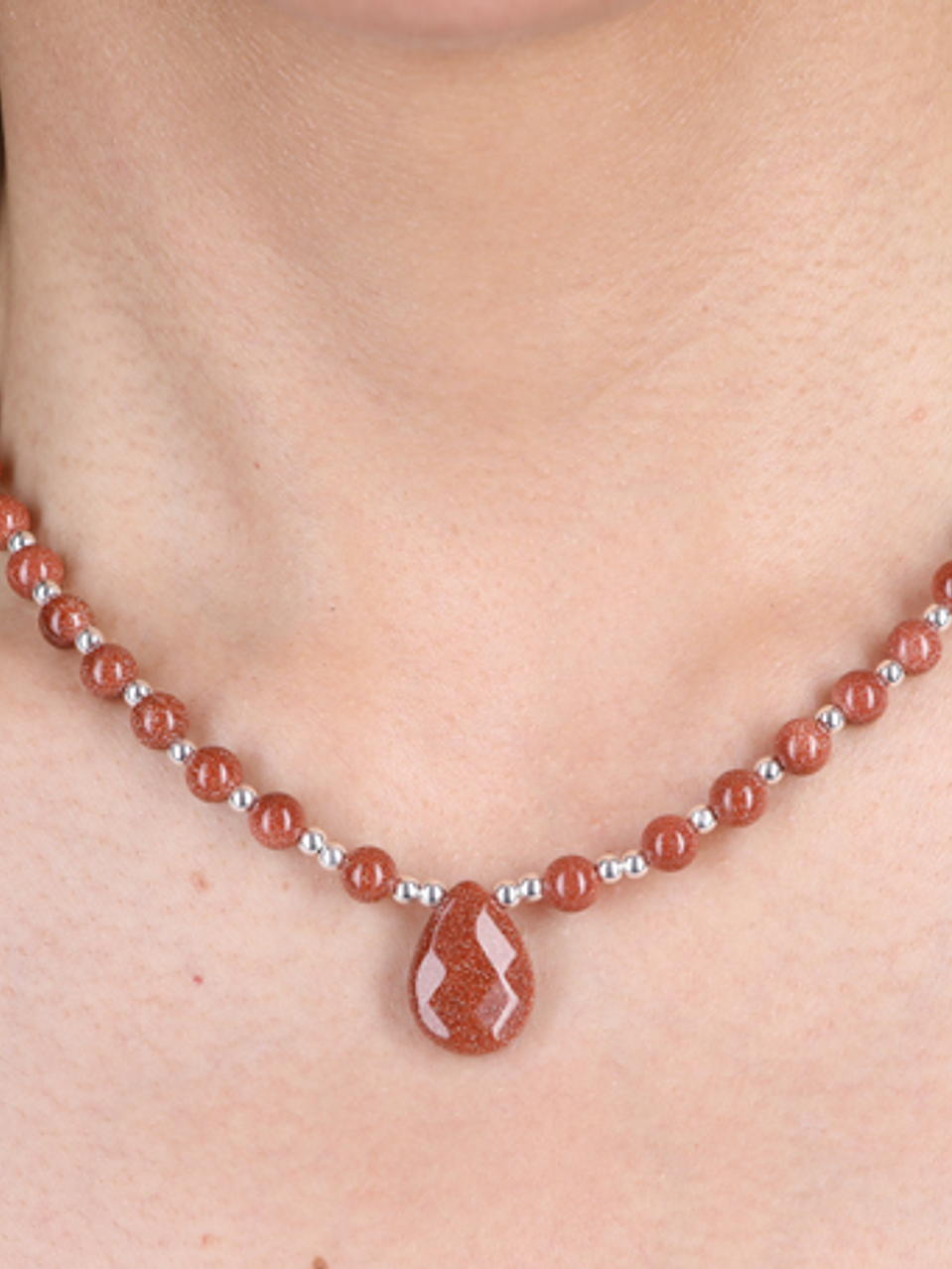 Collar de piedra del sol y detalles de plata 3