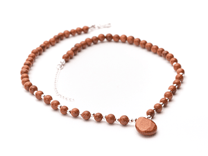 Collar de piedra del sol y detalles de plata