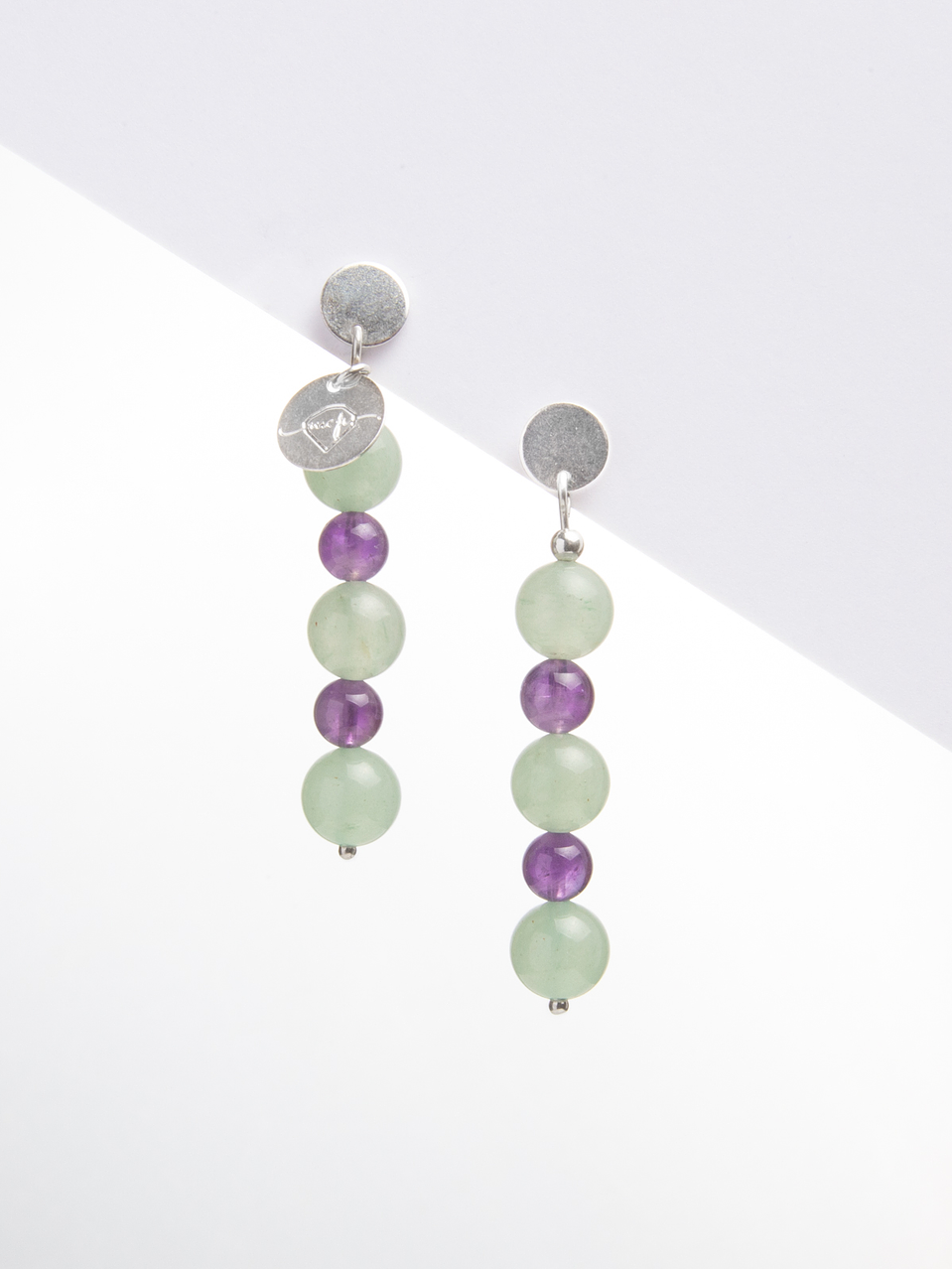 Aros de piedras jade verde y amatista. 2