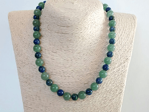 Collar de piedras jade verde y azurita